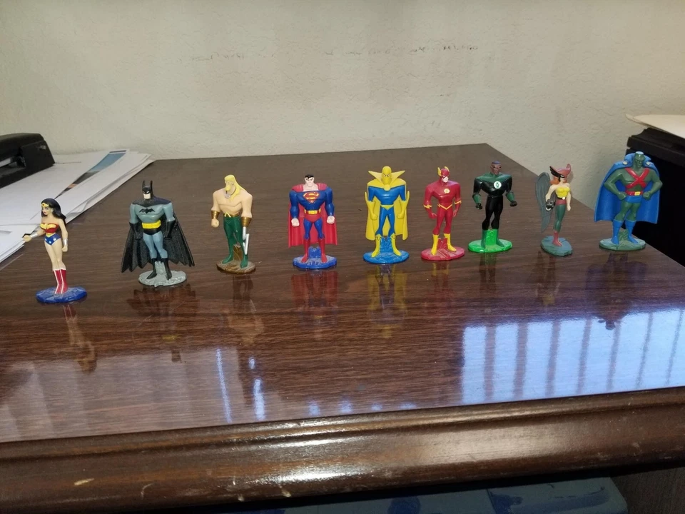 (9) Lote de figuras miniatura sueltas de 2" DC Comics - Monograma Internacional Foto 1 de 3