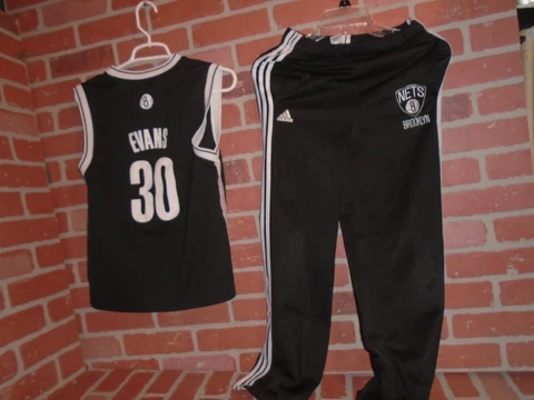 BROOKLYN NETS REGGIE EVANS JERSEY AND WARMUP PANTS YOUTH MEDIUM LOT Cover