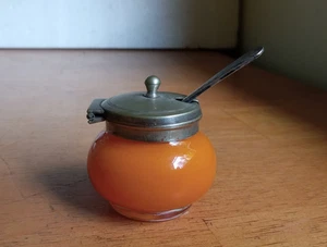 EARLY 1900 ORANGE CASED GLASS SMALL MUSTARD JAR WITH NICKEL SILVER SPOON - Picture 1 of 7