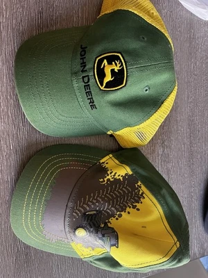 Lote de 2 sombreros John Deer para niños pequeños Foto 1 de 3
