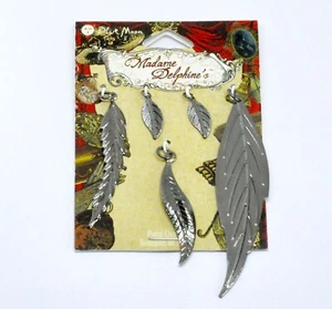 NEW Blue Moon Beads Madame Delphine's Gunmetal Leaves 5pc Charm Pendant Pack - Picture 1 of 2