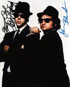 FOTO REIMPRESA DAN AYKROYD JOHN BELUSHI 8X10 AUTOGRAFIADA FIRMADA BLUES BROTHERS - Imagen 1 de 1