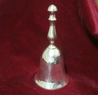 Handglocke Tischglocke Weihnachtsglocke schöner Klang, silberfarben 11 cm hoch 