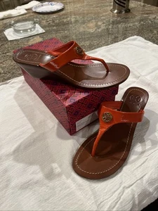 EUC Tory Burch Cameron 55 mm orange Saffiano Leder Keilabsatz Zehenstegsandalen 7,5 - Bild 1 von 5