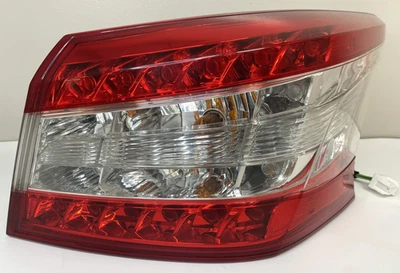 Luz trasera halógena lateral del pasajero derecho Nissan Sentra 2013-15 OEM 166-60275R Foto 1 de 4