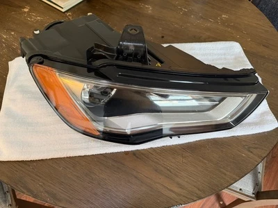 Faro lateral derecho pasajero Audi A3 2015-2016 OEM Foto 1 de 4