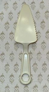 Vintage Farberware Kunststoff Kuchen Kuchenheber 11" Wellenschliff Rand Elfenbein Malaysia - Bild 1 von 8