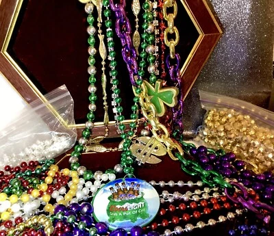 Винтажный лот Mardi Gras бисер цвета трилистник доллар знак больше 2,5 фунта Crafting - Изображение 1 из 4