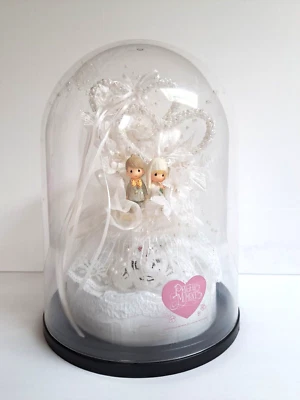 Topper de pastel de boda Precious Moments 1999 en vitrina abovedada usado  Foto 1 de 4