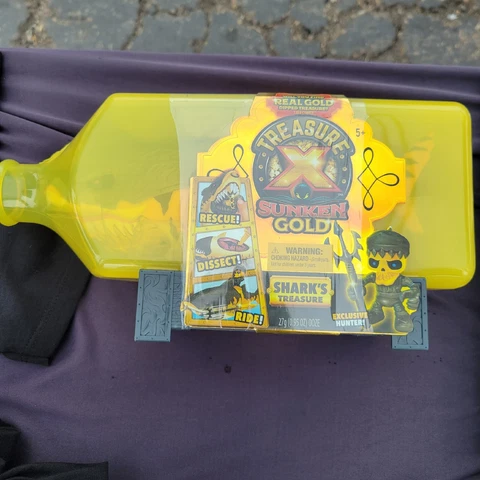 Sunken Gold Shark's Treasure X - Glow in The Dark Version - Exclusive Hunter New Cover