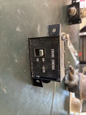 Interruptor de control de crucero Cadillac Brougham Fleetwood Deville 1979-1992 OEM Foto 1 de 4
