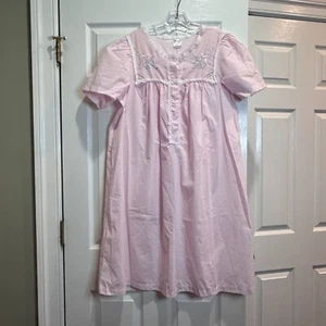 Vintage CAROLE Size Large Night Gown Short Sleeve Embroidered Cotton Blend USA - Picture 1 of 16
