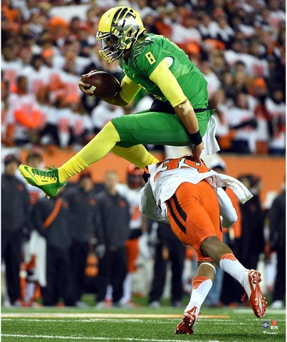 Marcus Mariota Oregon Ducks Unsigned Hurdle Photograph Cover