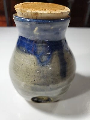 Tarro de cerámica de cerámica firmado tapa de corcho pintado a mano 4,5" azul multicolor hecho a mano  Foto 1 de 4