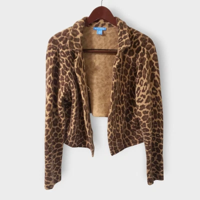 Cárdigan corto de cachemir blanco + Warren estampado de leopardo talla XL contemporáneo Mobwife  Foto 1 de 4