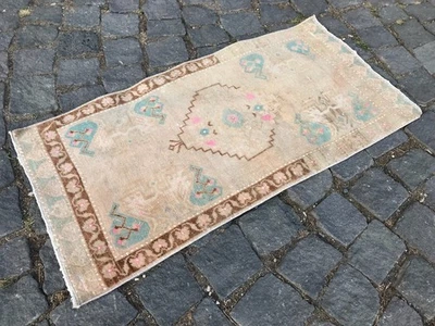 Alfombra pequeña turca vintage hecha a mano de lana bohemia alfombra de baño alfombra 1,4 x 2,9 pies Foto 1 de 4