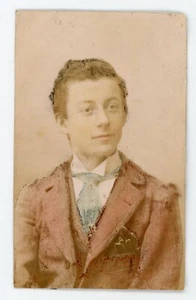 PHOTO photographie rehaussée, un jeune homme Hand tinted - Picture 1 of 2