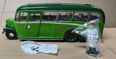 Original Classics 1/24 Scale Bedford Duple OB Coach Southdown - Image 1 of 4