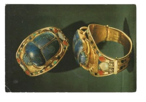 Vintage Post Card - Photo showing a Scarab Bangle from Tomb of King Tut - Picture 1 of 2