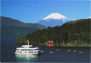 Postcard:  Mount Fuji and the Ashinoko-Maru  --- Japan - Picture 1 of 2