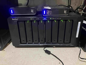 synology 8 bay, DS1819+, Upgraded with 32G Ram and Synology 10Gbe Pcie Adapter. - Afbeelding 1 van 7