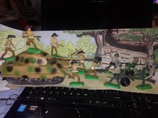 SOLDATINI E MEZZI NARDI CON DIORAMA SENZA SCATOLA
