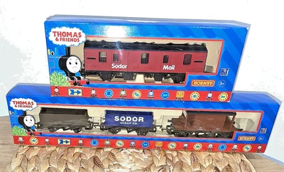 HORNBY 00 GAUGE THOMAS & FRIENDS R9092 TRIPLE WAGON PACK & R9236 SODOR MAIL PACK - Image 1 of 4