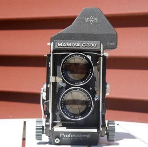 Mamiya C330 with porrofinder and 135mm f/4.5 Blue Dot Lens - Picture 1 of 8