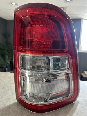 RAM 1500 2019-2024 camión luz trasera derecha pasajero Foto 1 de 4