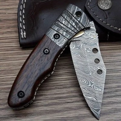 Navaja de bolsillo Damasco hecha a mano personalizada con funda de cuero #cuchillo #USA #CUCHILLOS Foto 1 de 3