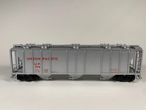 Branchline Trains HO Scale Assembled PS-2 Covered Hopper Kit Union Pacific #1918 - Picture 1 of 8