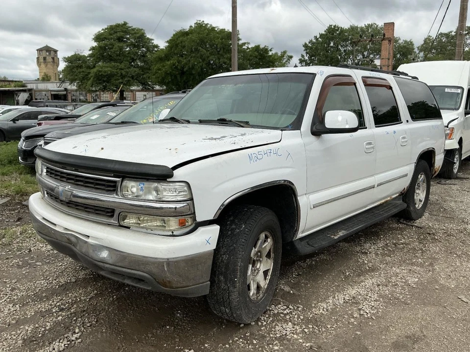 Radiator With Rear Auxiliary AC Fits 00-04 SUBURBAN 1500 847523 - Image 1 of 4