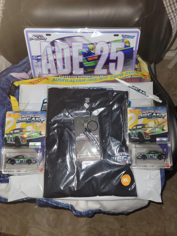 Hotwheels Australian Diecast Expo 2025 Signed Porsche Lot With Dinner Car! - image 1 of 4