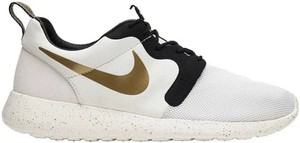 nike roshe black and gold