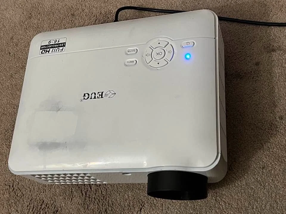 EUG X88 W  WIFI BLUETOOTH HOME PROJECTOR HD 1080P AS IS PARTS REPAIR - Image 1 of 4