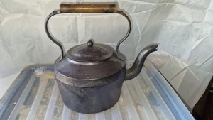 ANTIQUE LARGE 6 LITRE CAST IRON BRASS HANDLED KETTLE/GYPSY ROMANY KETTLE SIGNED - Picture 1 of 7