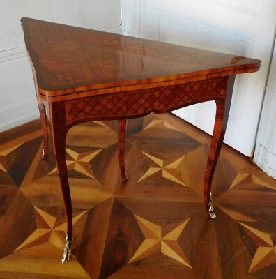 Table à jeu en marqueterie - époque Louis XV - Photo 1/4