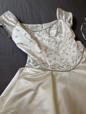 Demetrios White Wedding Dress Size 18 with Veil - Image 1 of 4