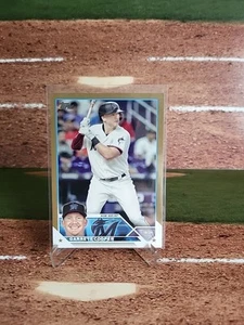2023 Topps Series 1 Gold Parallel 0777/2023-#321 Garrett Cooper-Miami Marlins - Picture 1 of 4