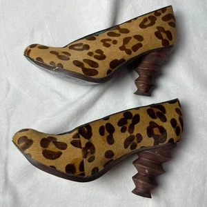 Irregular Choice Bangers & Mash Cheetah Print Wood Heel Pumps Sz 9- 39.5 - Picture 1 of 17