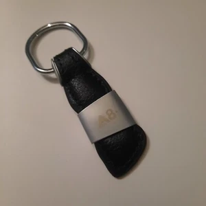 Portachiavi Audi A8 Pelle Metallo Nero - Regalo Passione Auto Estetica - Foto 1 di 1