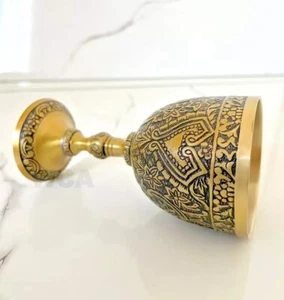 Cáliz de vino de diseño antiguo de latón náutico en relieve Royal King - Imagen 1 de 5