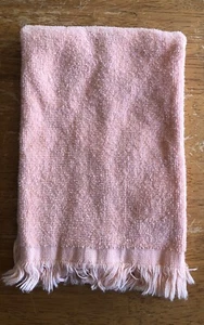 Vintage Tastemaker By JP Stevens Peach Coral Fingertip Towel Fringe MCM Retro - Picture 1 of 8