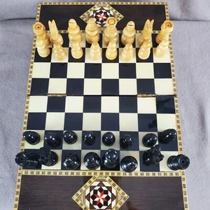 Vtg Spanish Handmade Inlaid Marquetry Folding Chessboard & Carved Wood Pieces - Picture 1 of 20