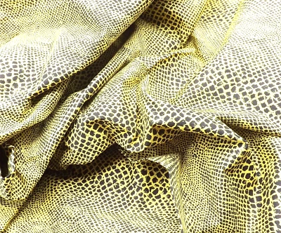 Tela tejida tipo camisa crujiente con estampado de animales de serpiente dorada y negra 2 3/4 yardas Foto 1 de 4