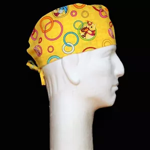 Cappello Scrub Winnie the Pooh e Tigro su Tema Giallo - Foto 1 di 1