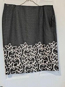 NYCC women Size XL Spandex Skirt Black White Elegant Floral Design 25” Length - Picture 1 of 10