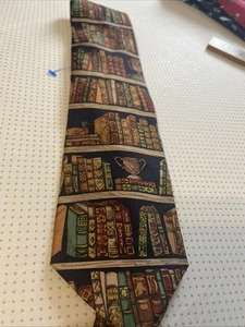 Corbata para hombre Alynn Ex Libris libros bibliotecario de lectura 58” X 3,75” - Imagen 1 de 6