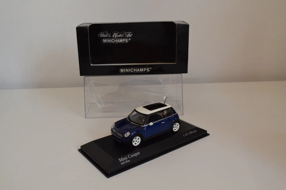 B81 1:43 MINICHAMPS 431 138100 MINI COOPER 2001 MET. INDI BLUE MIB - Bild 1 von 4