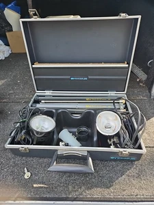 Smith-Victor SV Model 700 Photographic Light 2 Lamps 3 Tripods And Hardware - Picture 1 of 15